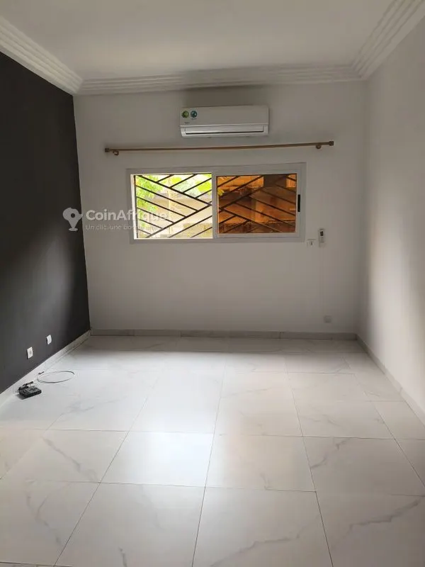 Appartement 3 pièces haut standing — Cocody Riviera 4