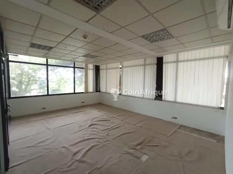 Bureaux cloisonnés 6 pièces — Le Plateau