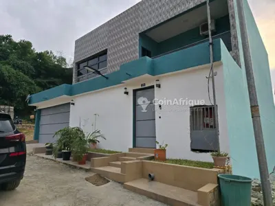 Vente villa duplex avec jardin dan une tre belle cité à Bingerville