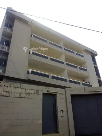 Immeuble 6 appartements 3 pièces avec vue parc — M'Badon