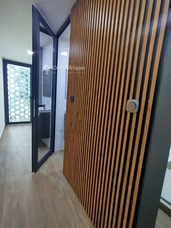 Appartement 4 pièces rénové — Adjamé