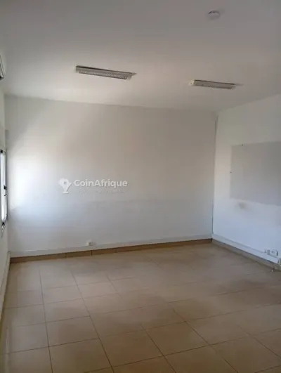 Appartement 7 pièces bureaux — Treichville CHU