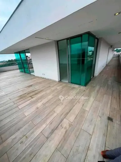 Penthouse 5 pièces avec garage et surveillance — Cocody Carrefour Ancien Barrage