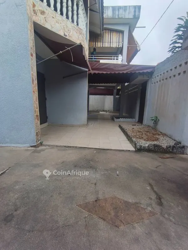 Villa duplex 6 pièces — Cocody Angré 8e tranche