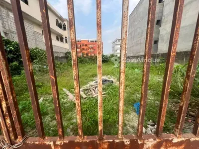 Terrain 400 m² clôturé — Cocody Angré Djorogobité