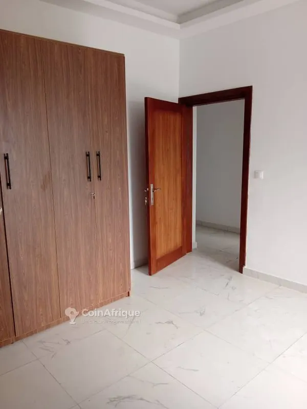 Appartement 4 pièces 3 chambres climatisé — Marcory Zone 4