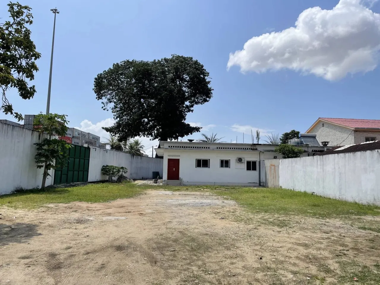 Maison 3 bureaux avec salle de réunion — Treichville Zone Portuaire