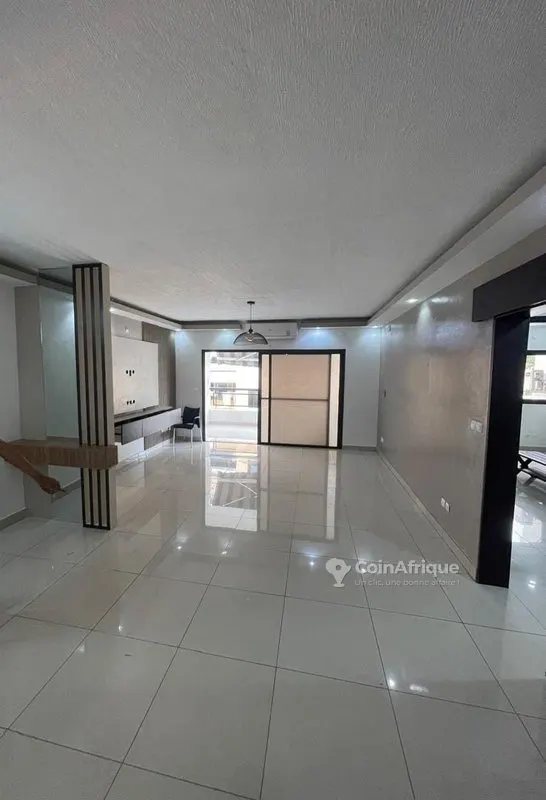 Appartement 3 pièces — Marcory Zone 4
