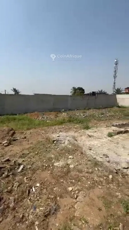 Terrain 646 m² clôturé à l'angle de 2 voies — Bingerville Togbwki