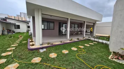 Villa basse 3 chambres fraîchement rénovée — Zone 4 Chatmante