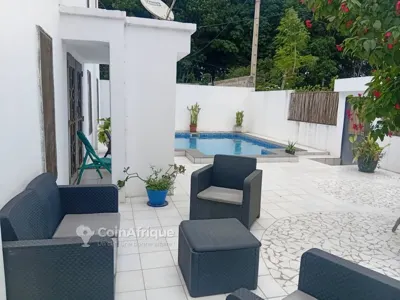 Villa duplex 7 pièces avec piscine — Bingerville