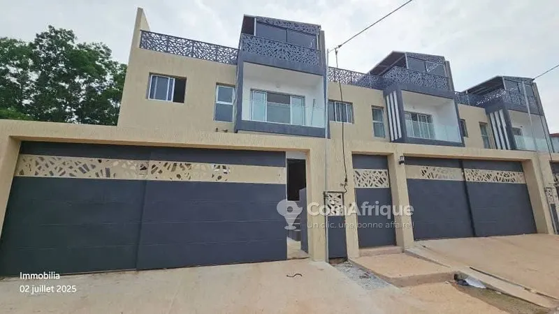 Villa duplex 6 pièces avec piscine — Bingerville