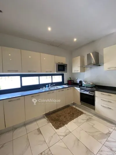 Appartement 3 pièces avec piscine — Plateaux 7ème tranche