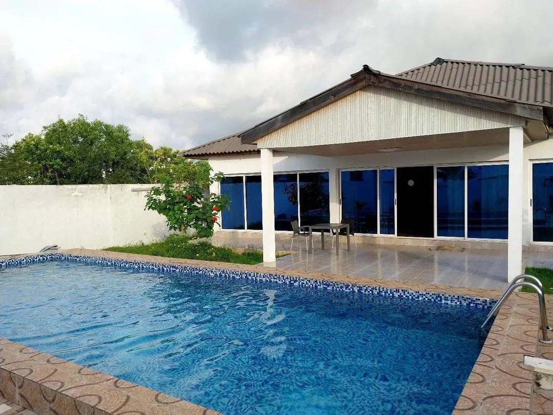 ASSINIE : UNE VILLA DE 5 PIÈCES À VENDRE AVEC PISCINE