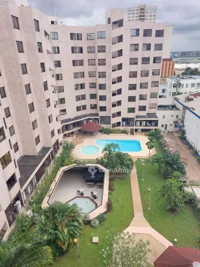 Appartement 5 pièces standing avec piscine — Plateau