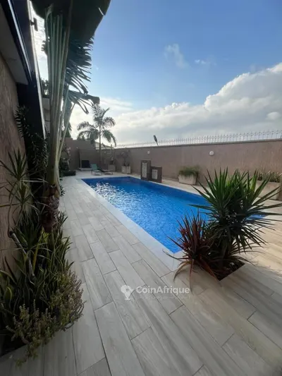 Appartement 4 pièces neuf avec piscine — Cocody Attoban