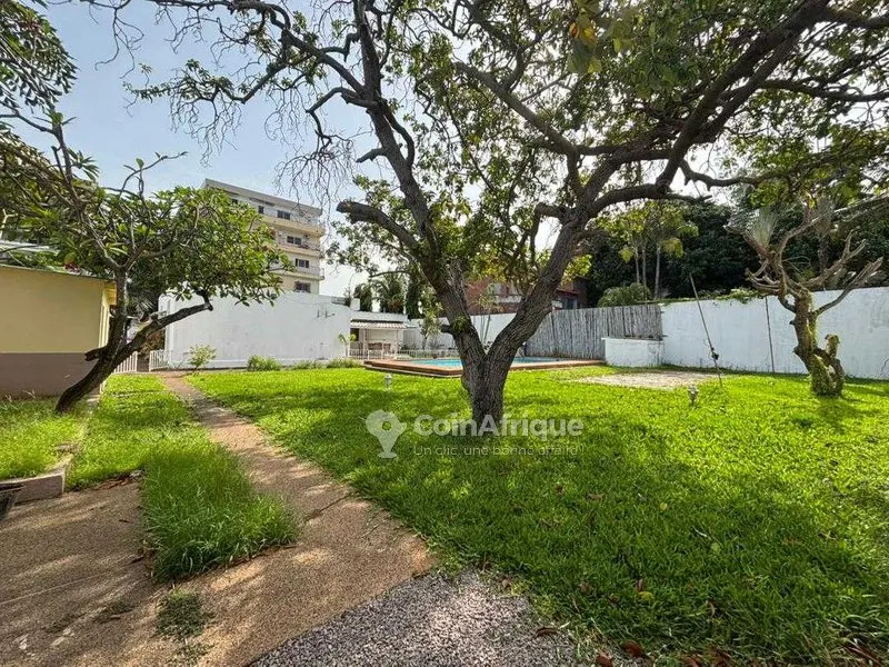 Villa basse 7 pièces avec piscine — Marcory Zone 4