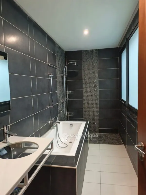 Villa duplex 7 pièces avec piscine — Cocody 2 Plateaux