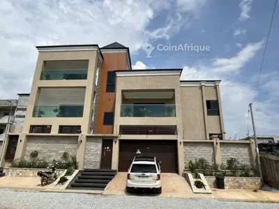 Villa triplex 9 pièces avec piscine — Cocody Angré