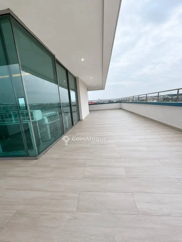 Penthouse 5 pièces avec garage et surveillance — Cocody Carrefour Ancien Barrage
