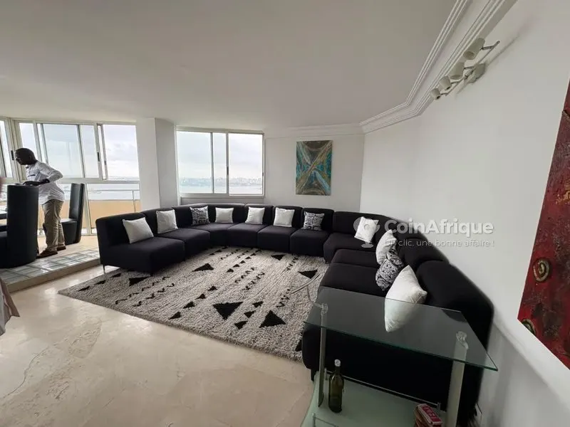 Appartement 4 pièces meublé — Plateau