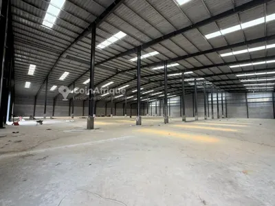 Vente entrepôt 10.000 m² a la nouvelle zone industrielle de Yopougon dont 6.100 m² couvert et une cour de 3.900m² avec un CMPF avec des bureaux, vestiaire, guérite, forage
