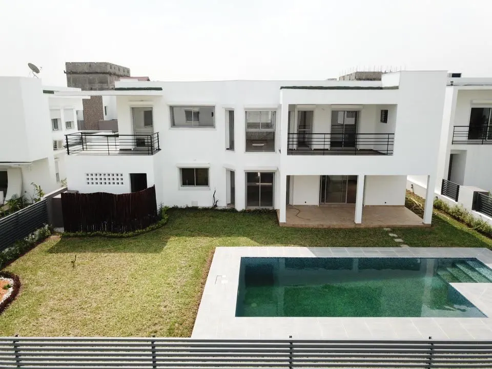 Duplex moderne 600m2 6pieces+piscine Riviera4 M’badon