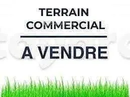 Terrain commercial 500 m² en bordure voie principale — Yopougon