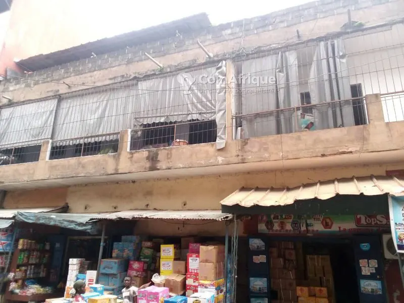 Immeuble R+2 avec commerces — Adjamé Béhibr