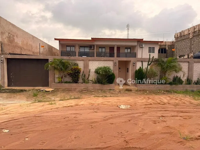 Villa duplex 8 pièces avec piscine — Bingerville